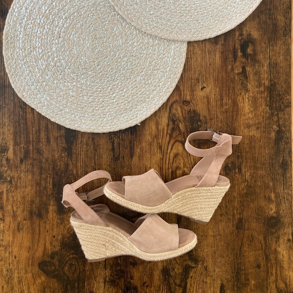 Vince Camuto Leonita Espadrille Suede Wedges, Size 7.5, beige